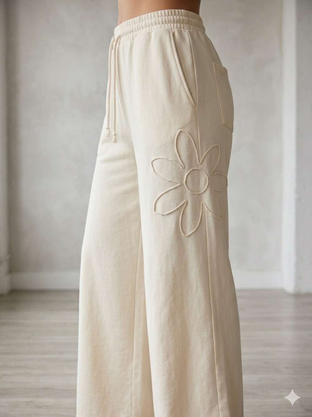 easel | NWT Cream Wide-Leg Drawstring Pants with Daisy Appliqué Sz L - Picture 3 of 11